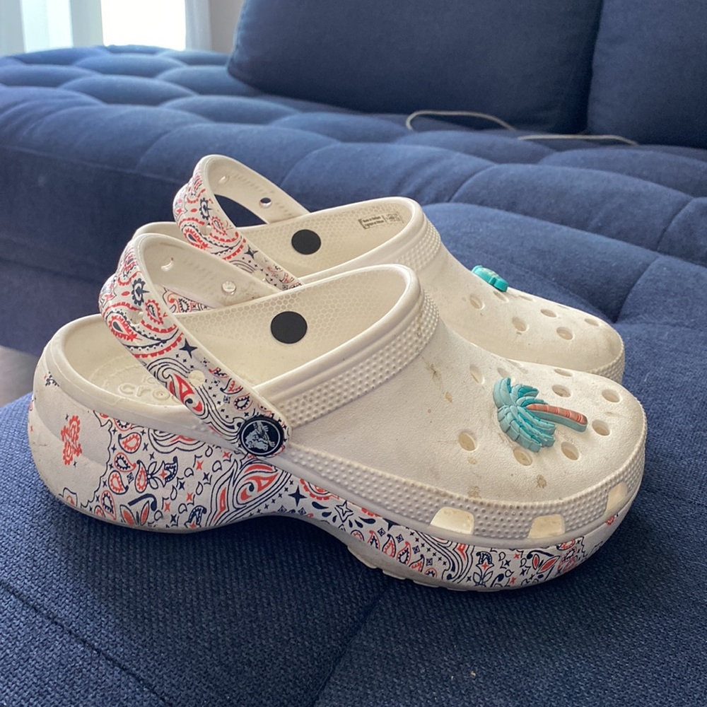 Paisley classic platform crocs size 7 women white base orange&navy blue